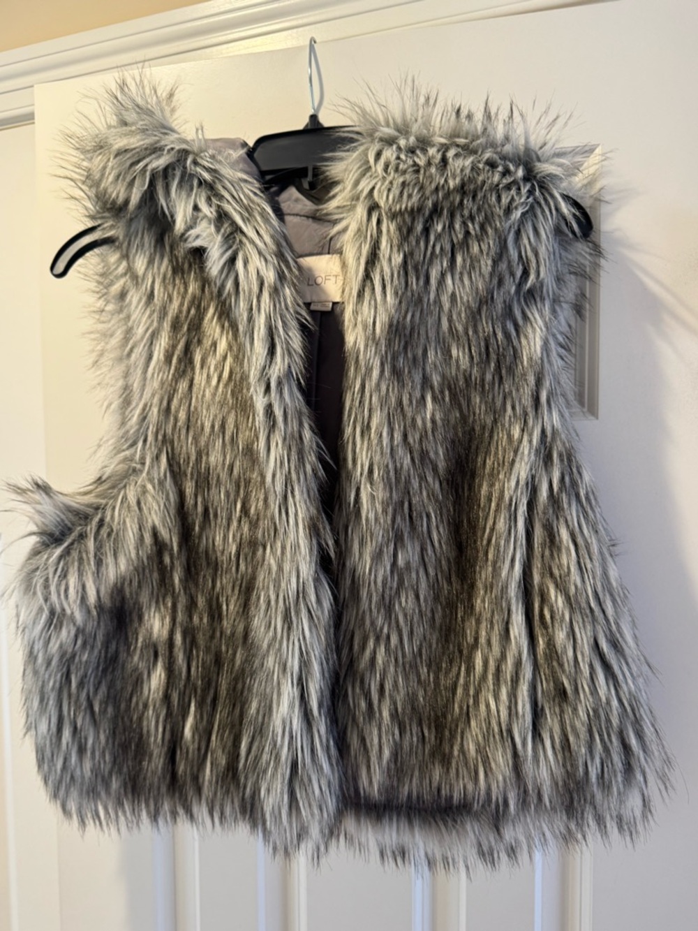 Like new -Funky - LOFT Silver-Gray Faux Fur Vest - Sleeveless Open Front